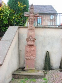 La croix située à Holbach, rue Notre-Dame-de-Fatima.