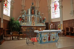 Le chœur de l'église Saint-Marc : le maître-autel de Martersteck constitue le joyau de l'édifice (photographie de la section bitchoise du Club Vosgien).