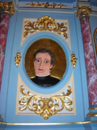 Un médaillon représentant saint Augustin Schoeffler est ajouté en 1901-1902.