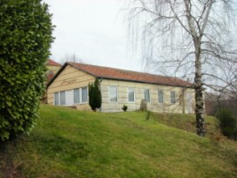 En 1967, la paroisse fait construire un bâtiment en dur afin d'offrir un refuge aux pélerins en cas de mauvais temps : l'abri des pélerins, restauré de nos jours.