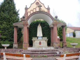 Le baldaquin est érigé en 1938 sous l'impulsion de l'abbé Georges Marx, curé de Siersthal.