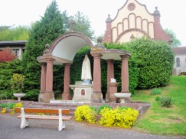 Le sanctuaire marial Notre-Dame-de-Fatima se situe dans l'écart de Holbach, sur les hauteurs du Wasenberg.