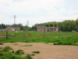 Vestiges de bâtiments militaires au Légeret.