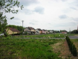 La rue André-Maginot traverse le hameau du Légeret et est bordée d'anciennes maisons d'officiers et de sous-officiers de la garnison du Simserhof.