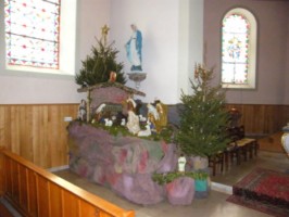 L'autel de la Sainte Vierge et la crèche pour Noël 2009.