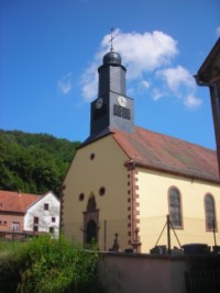 La chapelle Sainte-Odile de Bousseviller se situe en bordure de la route de Bitche à Pirmasens.