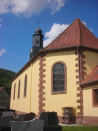 Le village de Bousseviller a longtemps constitué une annexe de la paroisse de Walschbronn, avant d'être rattaché à celle de Hanviller en 1804.