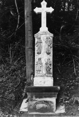 La croix semble dater de la première moitié du XIXe siècle (photographie du service régional de l'inventaire de Lorraine).
