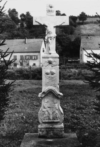 La croix est érigée au cours du XIXe siècle (photographie du service régional de l'inventaire de Lorraine).