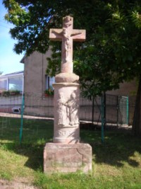 La croix semble dater de la première moitié du XIXe siècle.