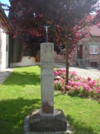 La croix Warnoth-Jung est désormais située à gauche de la chapelle du hameau d'Olsberg.