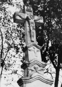 Le croisillon de la croix situ&eacute;e au croisement de la rue des sources et de la rue des lilas &agrave; Epping (photographie du service r&eacute;gional de l'inventaire de Lorraine).