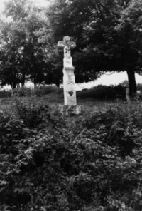 La croix est érigée en 1866 (photographie du service régional de l'inventaire de Lorraine).