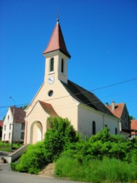 La chapelle Saint-Vincent-de-Paul se dresse à l'extrémité Ouest du hameau d'Urbach.