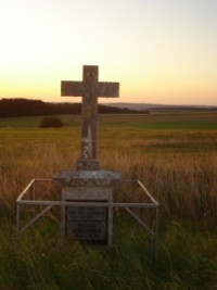 Une croix est élevée par la famille Hoellinger au bout de la rue Notre-Dame.