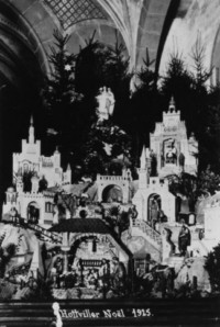 La crèche est installée dans l'église Saint-Pierre en 1925.