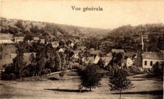Le village et l'église Saint-Pierre de Hottviller au début du XXe siècle.