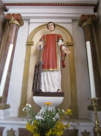 Une statue de saint Laurent est située sur l'autel latéral gauche de l'église de Lengelsheim, dédiée au saint diacre.