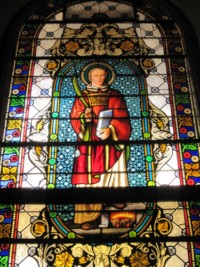 Un vitrail représente le martyr romain dans l'église Saint-Laurent de Lengelsheim.