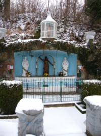 La grotte Notre-Dame en hiver.