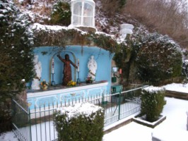 La grotte Notre-Dame en hiver.