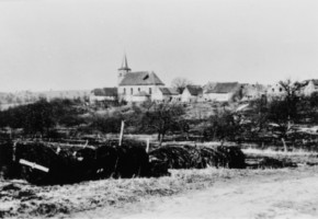 Le village en 1941 depuis la route d'Eschviller (photographie de M. Schaeffer).