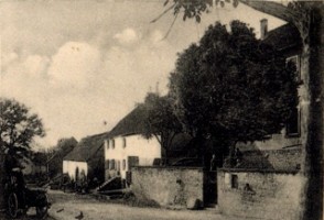 Une rue du village en 1915.