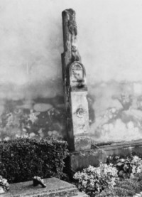 Les vestiges de la croix de cimetière (photographie du service régional de l'inventaire de Lorraine).