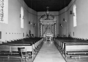 Le chœur de l'église et l'imposant ciborium (photographie du service régional de l'inventaire de Lorraine).