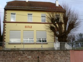 L'école communale (photographie de la com. de com. de Volmunster et environs).