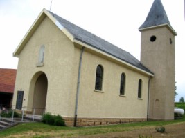La chapelle Saint-Michel est reconstruite après la dernière guerre mondiale dans le village de Nousseviller-lès-Bitche.