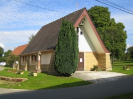 La modeste chapelle du hameau de Dollenbach est dédiée à la Sainte-Famille.