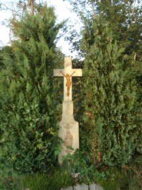 Au bout de la rue Saint-Maurice, dans le village d'Obergailbach, une croix du XIXe sicle nous prsente l'Immacule Conception de la Trs Sainte Vierge sur son ft.