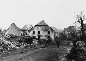 La rue principale, aujourd'hui Grande Rue, en 1945-1946.