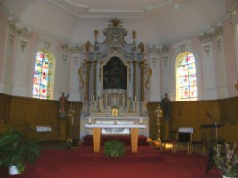 Le choeur de l'église Saint-Pierre et le maître-autel de Johann Martersteck, datant de 1739.