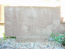 Devant l'église, un monument est érigé en l'honneur de tous les curés qui ont desservis la paroisse Saint-Pierre de Rimling.