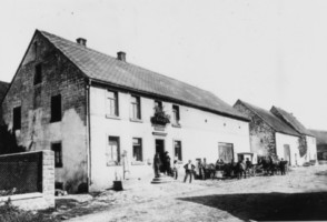 La rue principale de Rolbing vers 1920-1930.