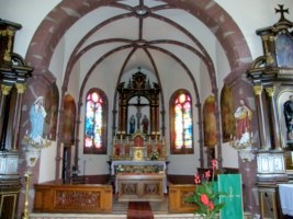 Le chœur de l'église Saint-Vincent-de-Paul de Rolbing.