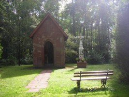 Plusieurs statues sont vénérées dans la chapelle des saints à Schweyen : l'une d'elles, représentant saint Wendelin, s'y trouvait avant la seconde guerre mondiale.