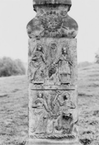 Sur la croix du moulin de Schweyen, saint Pierre est représenté en bas à droite (photographie du service régional de l'inventaire).