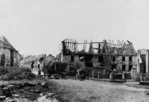 Des maisons du village en 1945-1946 (photographie de la collection de Marcel Pierron).