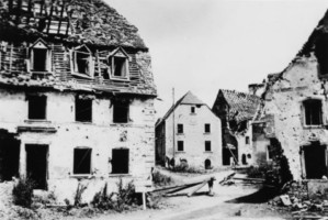 Des maisons du village en 1945 (d'après un album de photographies Pierron conservé aux archives municipales de Sarreguemines).