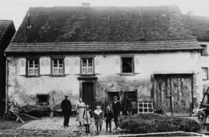 La maison Thomas, à droite de la maison Heckel, 2 rue de Bitche, vers 1920-1930.