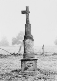 La croix est érigée en 1858.