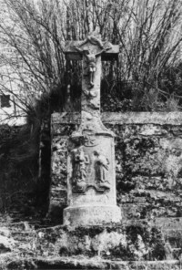 La croix est érigée en 1784.