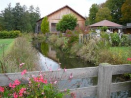 Le moulin d'Eschviller et le petit cours d'eau de la Schwalb, qui se dirige vers l'Allemagne.