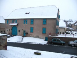 Une maison ancienne dans le centre du village.