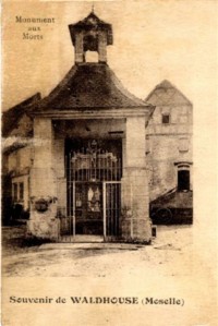 Le monument aux morts avant la dernière guerre mondiale.