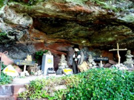 La grotte de Saint-Jacques-de-Compostelle.