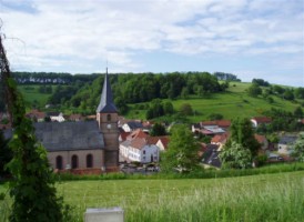 Dédiée à saint Benoît de Nursie, l'église de Walschbronn est reconstruite en 1785.